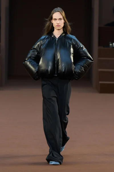 Look 11
